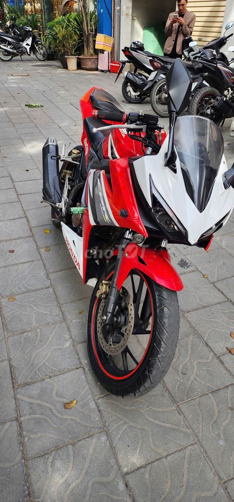 Xe côn tay CBR 150 năm 2017 màu đỏ trắng. Mua bán Xe máy tại Quận Cầu Giấy Hà Nội được đăng bởi iMotorbike Hà Nội hình 1