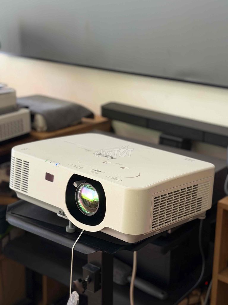 máy chiếu bóng đá siêu sáng - Nec P554U. Mua bán Đồ dùng văn phòng tại Quận 12 Tp Hồ Chí Minh được đăng bởi Bihunter hình 1