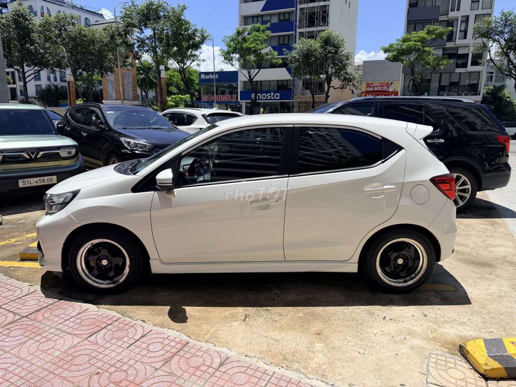 Хэтчбек Honda Brio RS, белый