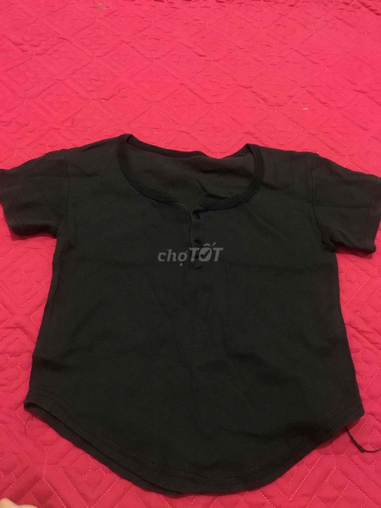 Áo thun Vải Đen Unisex. Mua bán Quần áo tại Huyện Di Linh Lâm Đồng được đăng bởi Võ Ngọc Huyền Trâm hình 1