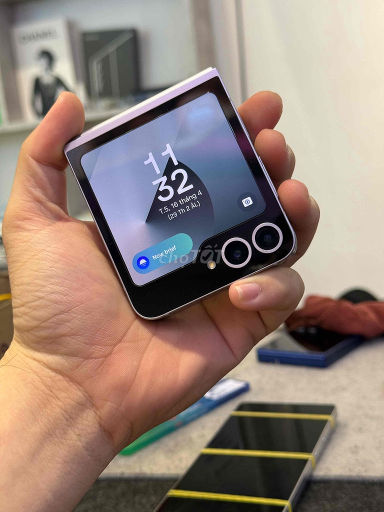 Samsung Galaxy Z Flip 6 12GB/256GB Mới. Mua bán Điện thoại tại Quận 3 Tp Hồ Chí Minh được đăng bởi 2 Hand STORE  hình 1