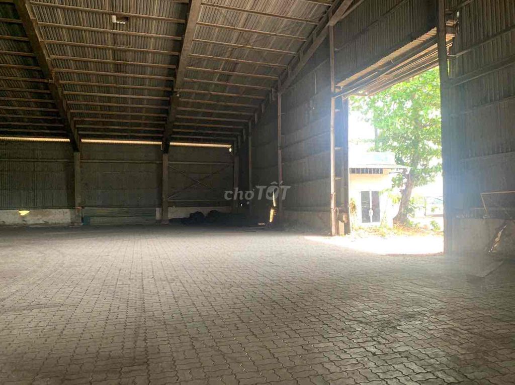 cho thuê kho 1.800m2 đường Nguyễn Văn Quỳ