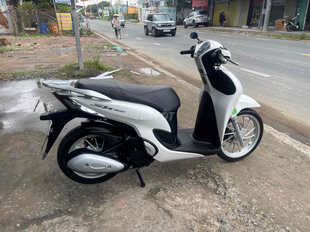 Honda SH Mode 2023 CBS Trắng 24000 km. Mua bán Xe máy tại Quận Bình Thuỷ Cần Thơ được đăng bởi Cửa hàng xe máy Minh Triều hình 1
