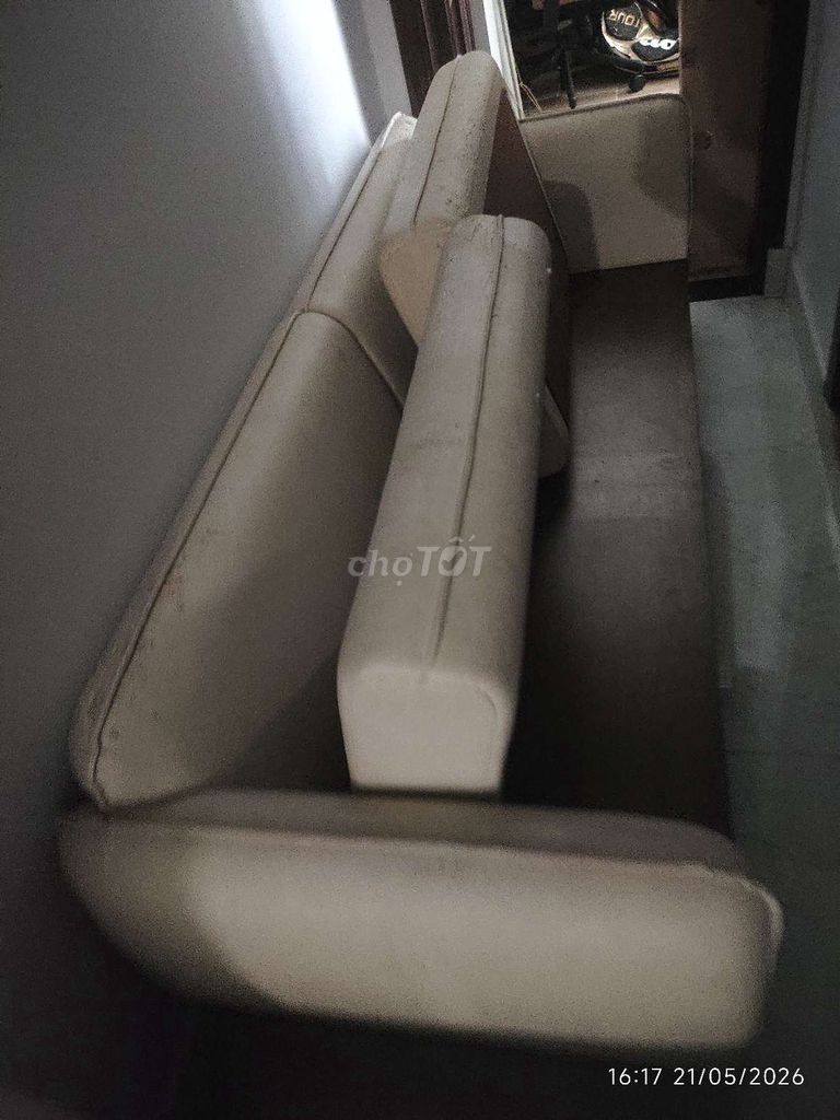 Ghế sofa gỗ sồi trắng hỏng da giá mua 46 triệu. Mua bán Bàn ghế tại Quận 7 Tp Hồ Chí Minh được đăng bởi anh trai hình 1