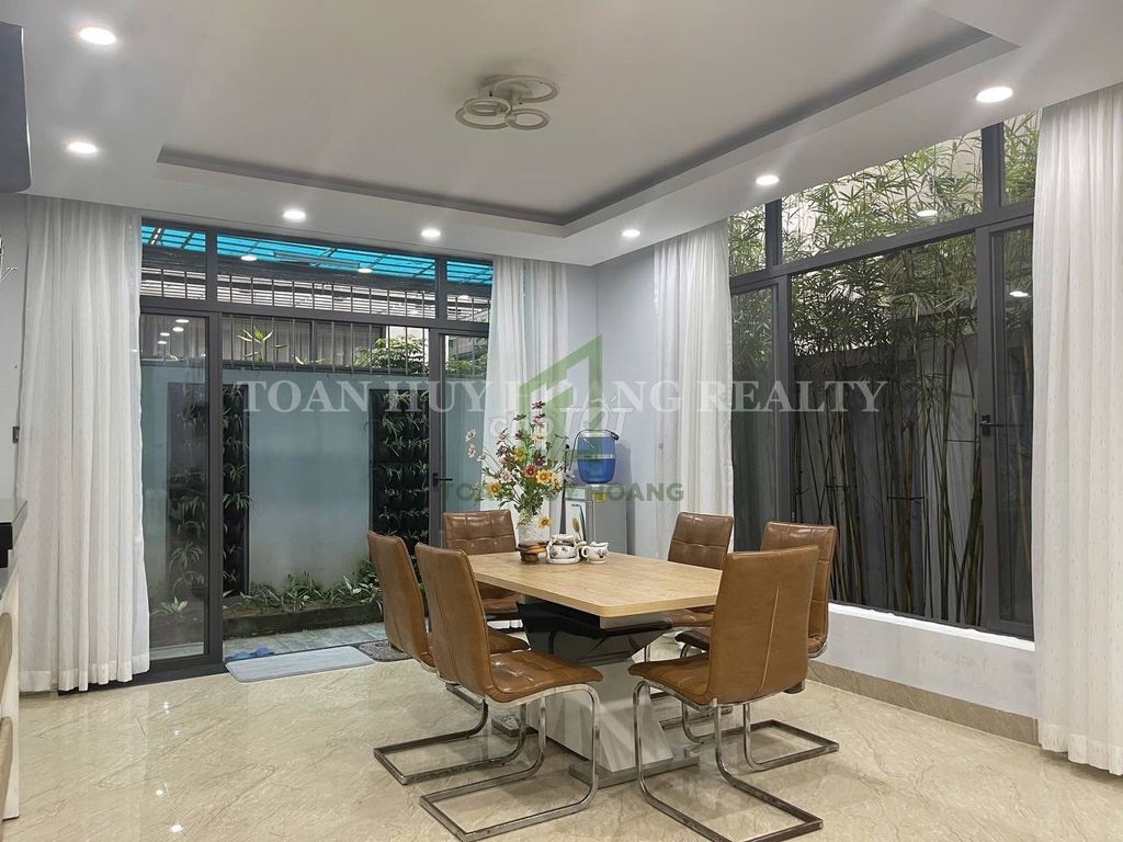 Modern 4-bedroom villa with garage in Đa Phước — photo 8