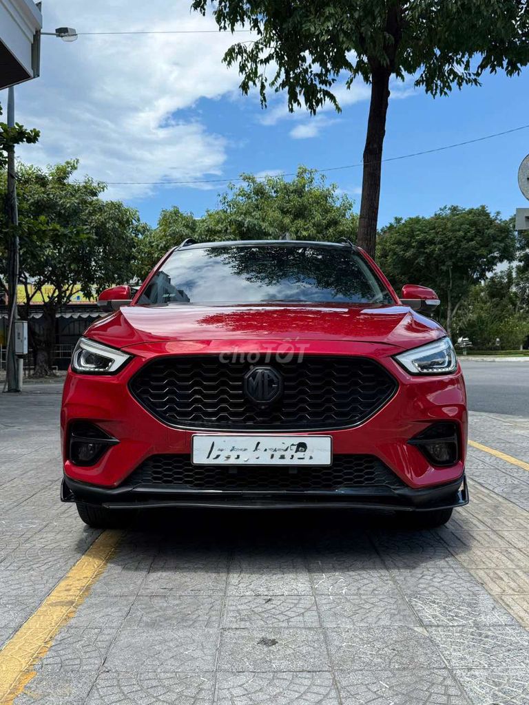MG ZS Luxury 2022 Красный 5 мест
