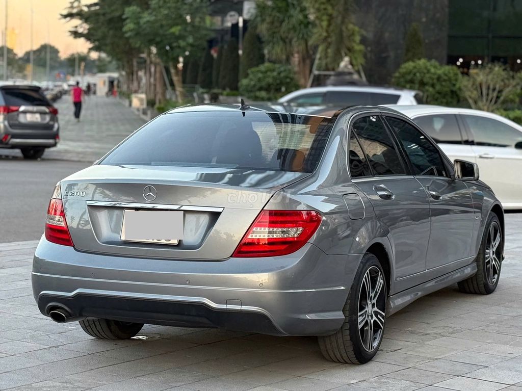 Mercedes C200 Editions 2014 Siêu Đẹp. Mua bán Ô tô tại Quận Thanh Xuân Hà Nội được đăng bởi Nguyễn Tuấn Hoàng hình 4
