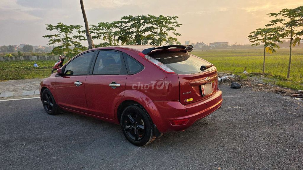 Ford Focus 2011 Đỏ 130.000 km. Mua bán Ô tô tại Huyện Đông Anh Hà Nội được đăng bởi Nguyễn Trung hình 3