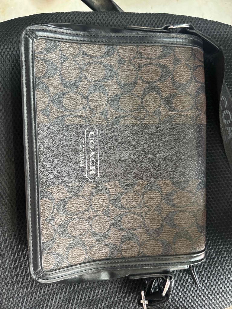 Túi chéo Coach Da Nâu Unisex- ngang 28. Mua bán Túi xách tại Quận Cầu Giấy Hà Nội được đăng bởi Tong motor xe may hình 1