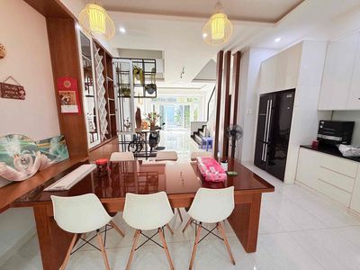 Rent · 3 bd · 85 м² · Quận 7, ул. Võ Thị Nhờ