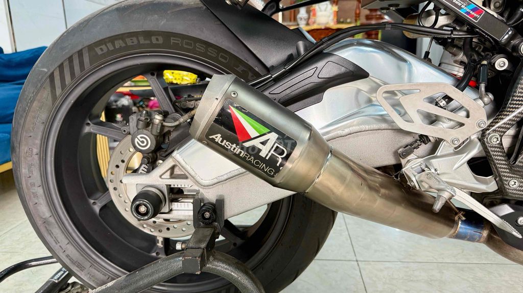 BMW S1000RR 2018 18000 km Trắng. Mua bán Xe máy tại Quận Bình Tân Tp Hồ Chí Minh được đăng bởi Hoang phong hình 3