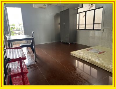 Phòng gần cổng ĐH Văn Lang, full nội thất, có BAN CÔNG