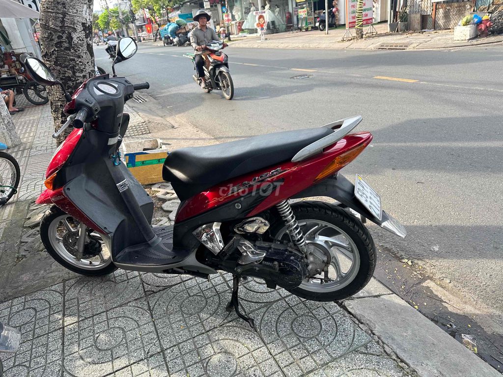 Honda Click 2011 màu Đỏ. Mua bán Xe máy tại Quận Bình Tân Tp Hồ Chí Minh được đăng bởi Cửa hàng xe Đức Mạnh hình 9