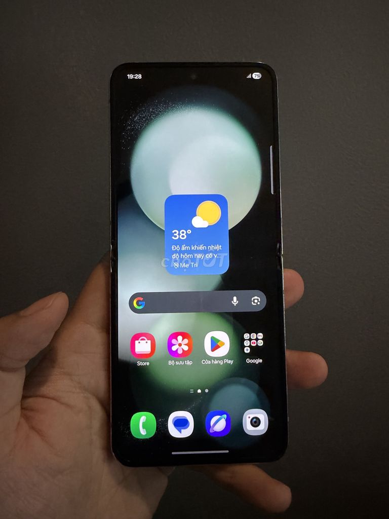 Samsung Z Flip 5 8GB/256GB Bạc. Mua bán Điện thoại tại Quận Nam Từ Liêm Hà Nội được đăng bởi Đã Bay hình 1