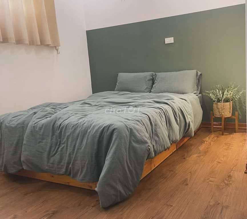 Giường ngủ pallet chân hộp