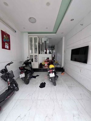 nhà đẹp 4 tầng gần siêu thị EON Cao Lỗ