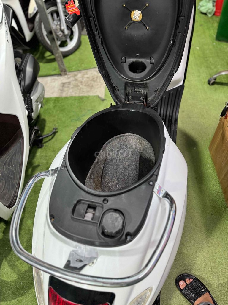 Vespa Trắng Ngọc Trinh / Zin Đẹp Bs65 Cccd Chủ. Mua bán Xe máy tại Quận Bình Thuỷ Cần Thơ được đăng bởi CỬA HÀNG XE MÁY VŨ Fi hình 4