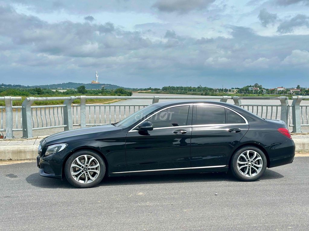 Mercedes Benz C Class 2018 C200 - Cực Đẹp. Mua bán Ô tô tại Thành phố Quảng Ngãi Quảng Ngãi được đăng bởi Trần Minh Thông hình 6