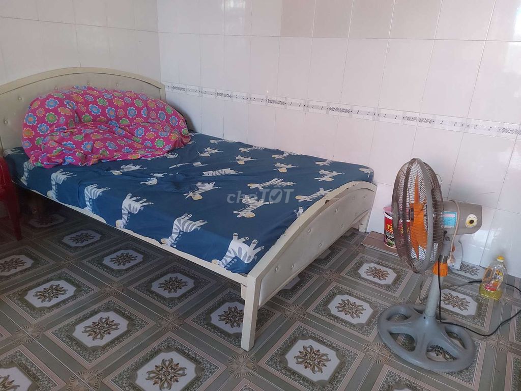 Giường sắt 1.4m Trắng. Mua bán Giường, chăn ga gối nệm tại Huyện Cần Giuộc Long An được đăng bởi Nguyen Tuyen hình 1