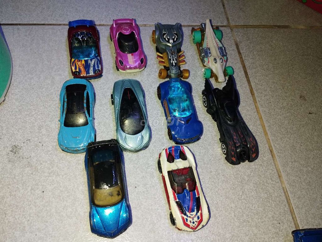 10 xe hotwheels như ảnh