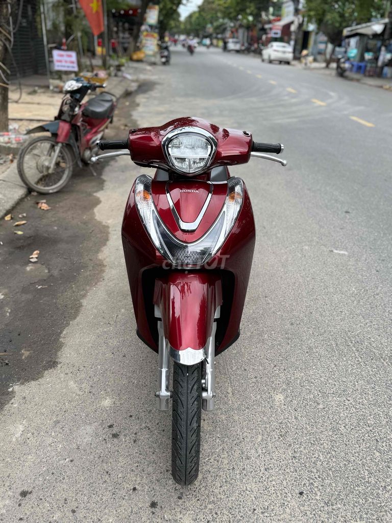 Honda SH Mode 2021 Phanh ABS Đỏ. Mua bán Xe máy tại Quận Liên Chiểu Đà Nẵng được đăng bởi Hòa Xe Máy Cũ hình 5