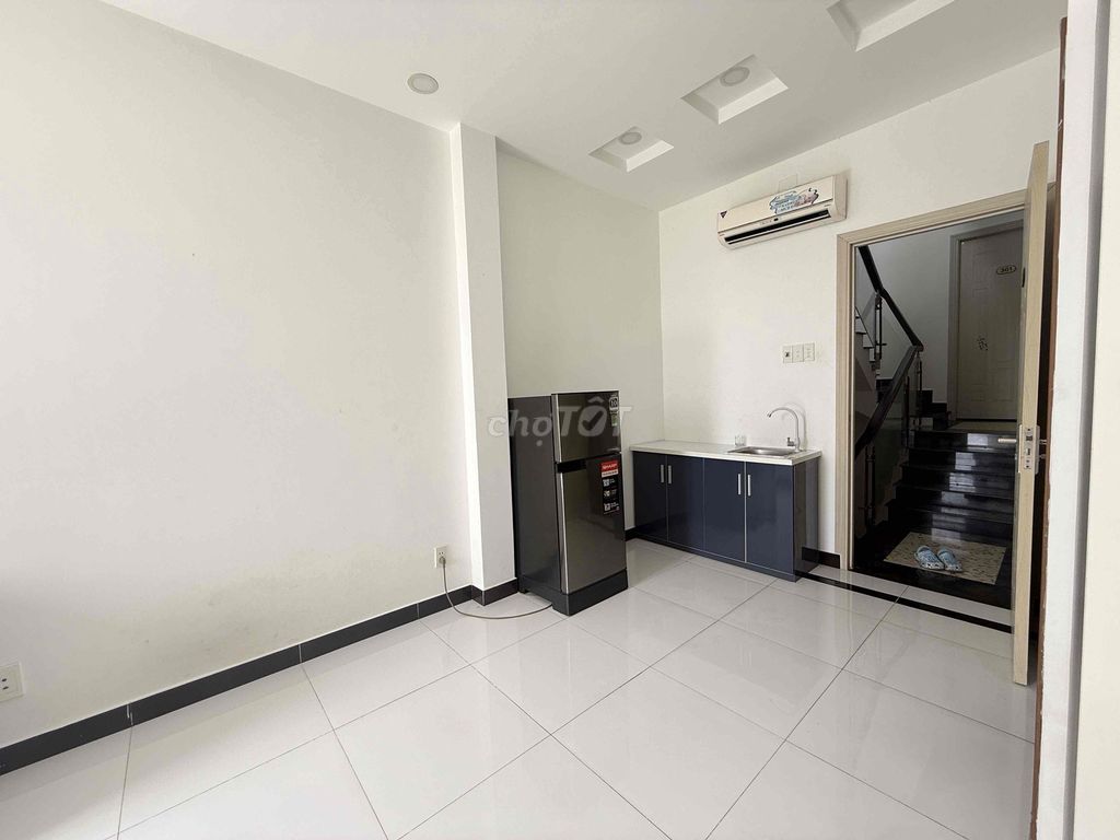 STUDIO BAN CÔNG NẰM GẦN PHÚ MỸ HƯNG TIỆN QUA Q1 VÀ LOTTE