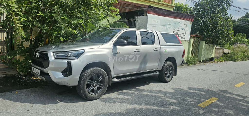 Toyota Hilux 2024 Серебристый 80000 км