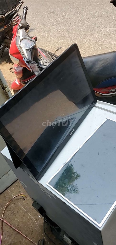 Xác bể màn Samsung Galaxy View 18.4 inch 2GB/64GB. Mua bán Máy tính bảng tại Quận Hải Châu Đà Nẵng được đăng bởi hùng hình 1