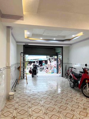 nhà mặt tiền chợ