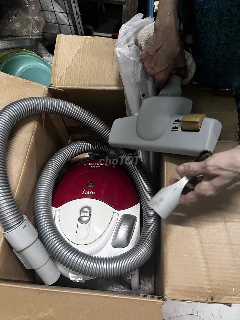 Máy hút bụi Electrolux Listo Đỏ, Trắng cũ. Mua bán Thiết bị vệ sinh, nhà tắm tại Quận Bình Thạnh Tp Hồ Chí Minh được đăng bởi Quynh My hình 1