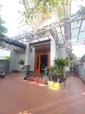 BIỆT THỰ 200M2 FULL NỘI THẤT XỊN SÒ GẦN CHỢ THỦ ĐỨC, 5PN 5WC, GARA OTO