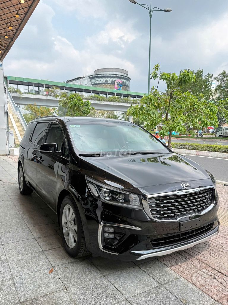 KIA Sedona 3.3 Gath-2021, полный бензин - черный - 58000 км