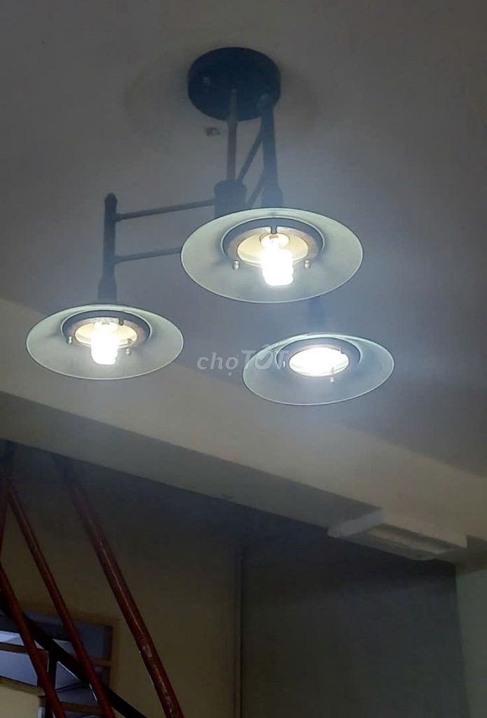 Đèn chùm kim loại hiện đại. Mua bán Đèn tại Quận 11 Tp Hồ Chí Minh được đăng bởi Nguyen Nhung hình 1