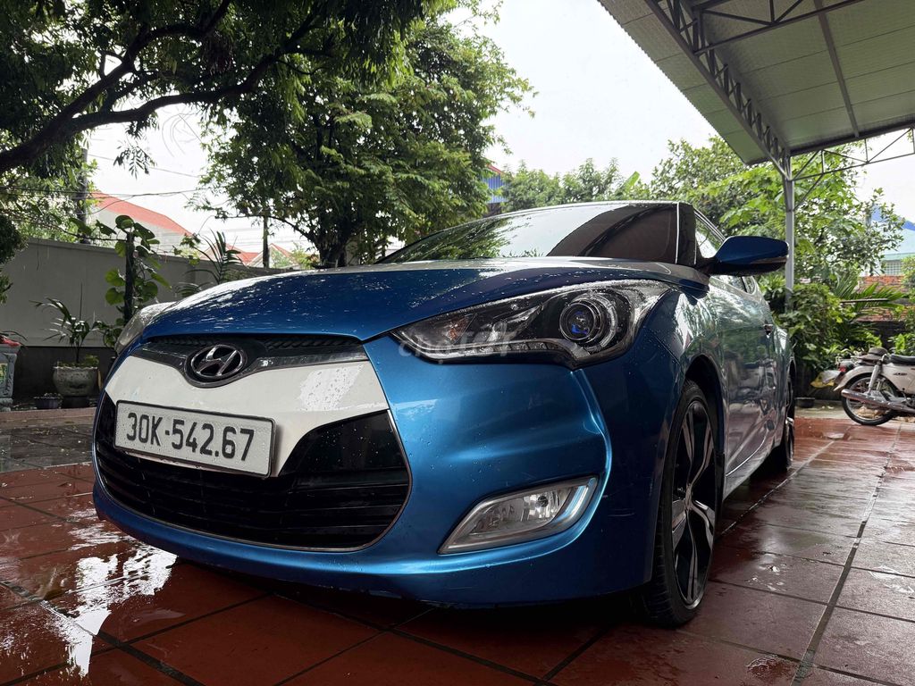 Hyundai Veloster 1.6L синий, белый