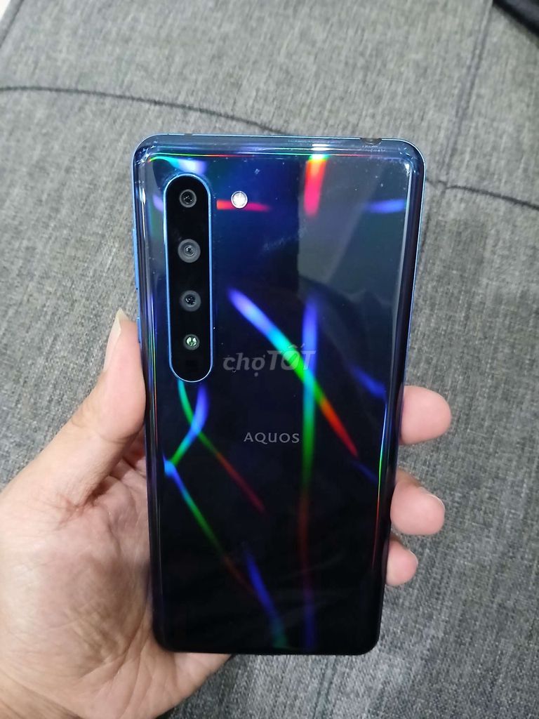 Sharp Aquos R5 zin đẹp mới 98%