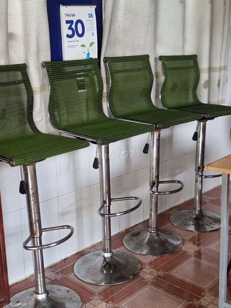 Ghế quầy bar Kim loại lưới Xanh lá 4 cái. Mua bán Bàn ghế tại Huyện Củ Chi Tp Hồ Chí Minh được đăng bởi Trần Thị Hiểu hình 1