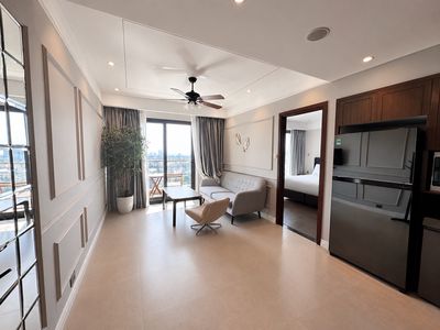 Căn 3PN đập thông, 140m2, căn góc 2 ban công view biển + view pháo hoa