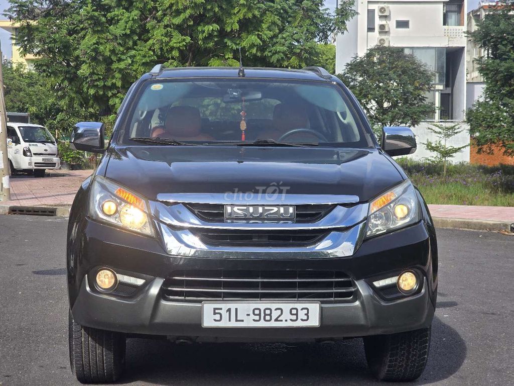 ISUZU MU-X 3.0L SX 2017 AT DẦU 118000KM BH 1 NĂM