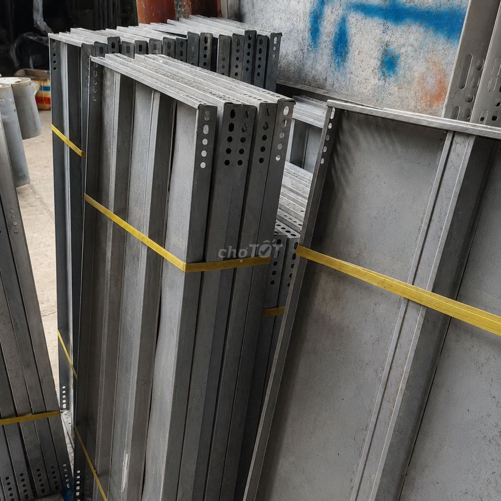 Mâm kệ sắt chữ V xám 1m x 40cm đã sử dụng. Mua bán Tủ, kệ gia đình tại Quận 7 Tp Hồ Chí Minh được đăng bởi Song Tue hình 1