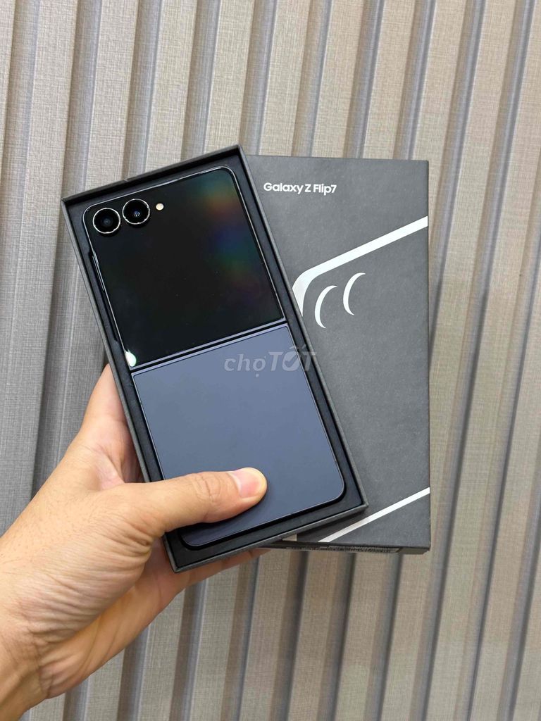 Samsung Z Flip 7 12/256GB Fullbox đẹp keng imei 93. Mua bán Điện thoại tại Quận Ninh Kiều Cần Thơ được đăng bởi Quý Mobile Cần thơ hình 1