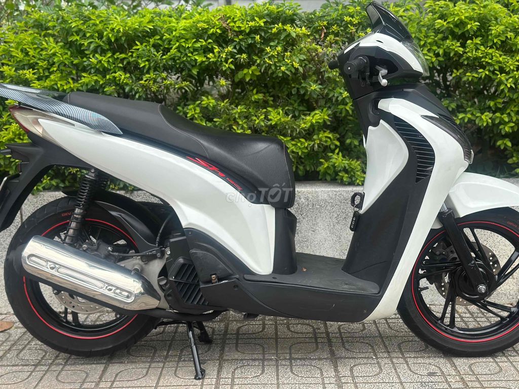 Honda SH 125i 2017 Smartkey up SH Ý Trắng BSTP 9c. Mua bán Xe máy tại Thành phố Thủ Đức Tp Hồ Chí Minh được đăng bởi Xe Máy Sơn Thủ Đức hình 6