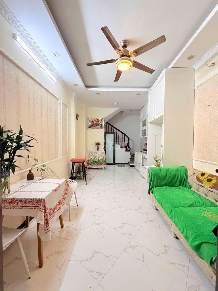 Cho thuê nhà riêng 35m2 x 4 tầng + 1 tum, 3PN, full nội thất, Đống Đa