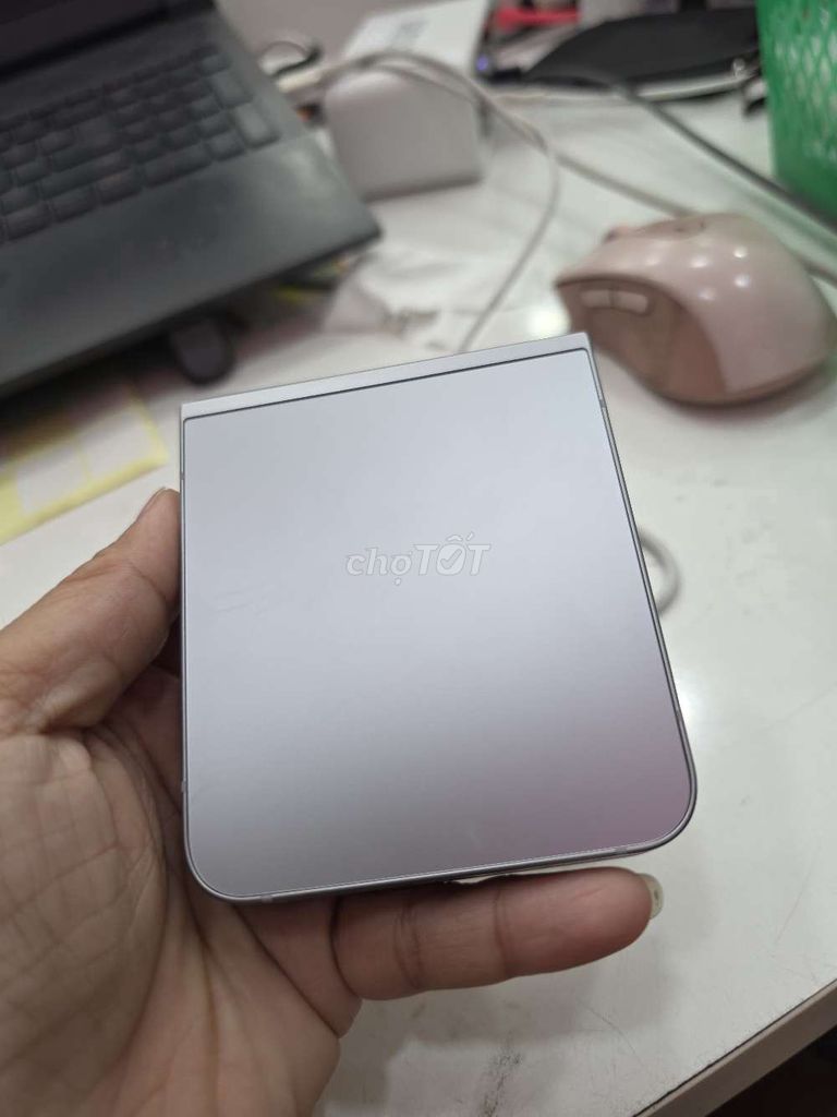 Samsung Z Flip 256GB Xám. Mua bán Điện thoại tại Thành phố Thủ Đức Tp Hồ Chí Minh được đăng bởi N Store hình 1