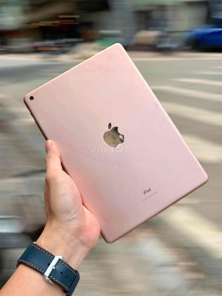 iPad Gen 8 32GB Gold siêu rẻ. Mua bán Máy tính bảng tại Quận Đống Đa Hà Nội được đăng bởi Lâm Bảo Tuyên hình 1