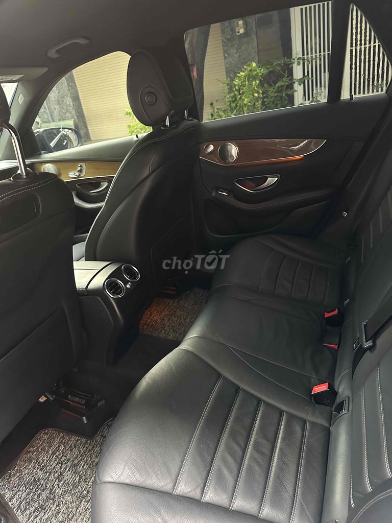 Mercedes GLC 250 4MATIC - 81000 km . Sản xuat 2018. Mua bán Ô tô tại Quận 7 Tp Hồ Chí Minh được đăng bởi Thông Sport  hình 8