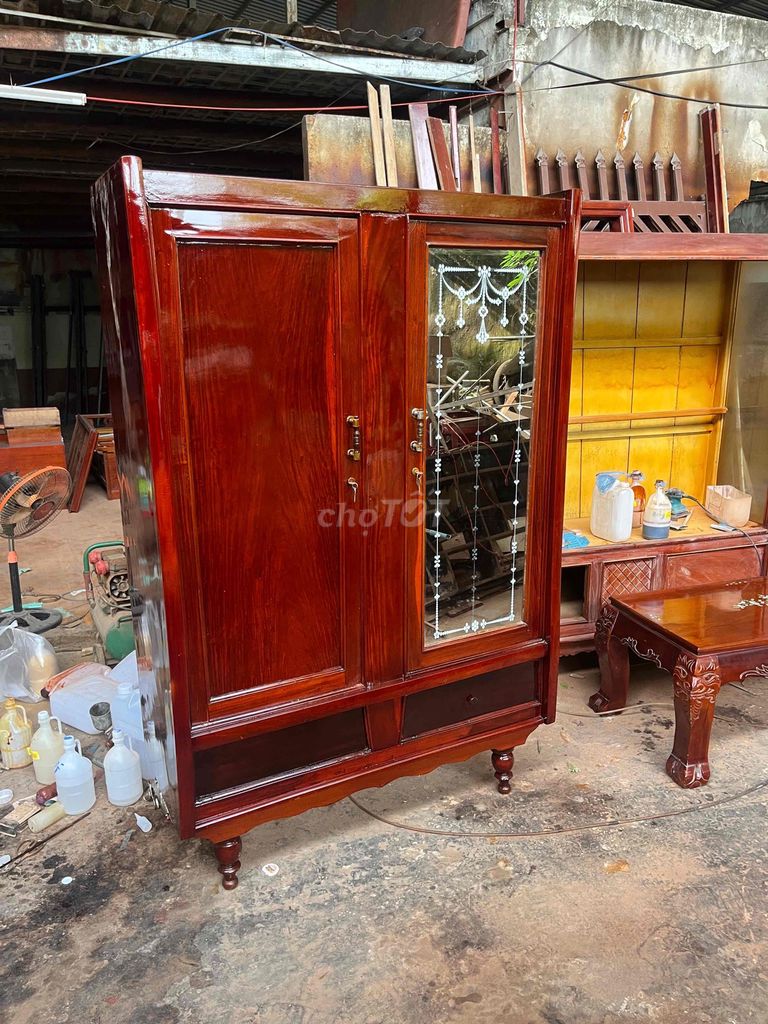 Tủ quần áo gỗ nâu đỏ. Mua bán Tủ, kệ gia đình tại Quận Cái Răng Cần Thơ được đăng bởi Đồ củ minh trí hình 1