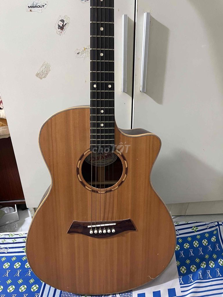 Đàn guitar acoustic Gỗ Nâu Có EQ. Mua bán Nhạc cụ tại Thành phố Thủ Dầu Một Bình Dương được đăng bởi Nhut Tien hình 1