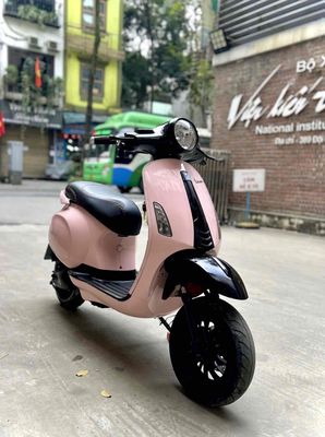 Xe máy điện Vespa Hồng candy