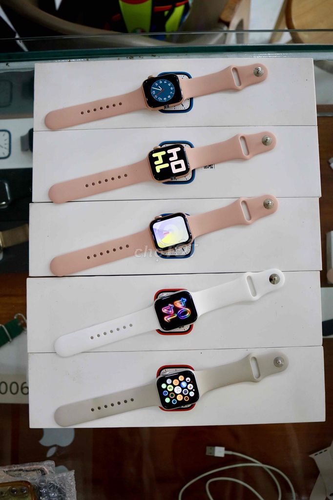 Apple Watch Series 5 LTE 40mm 99%.pin 100%. Mua bán Thiết bị đeo thông minh tại Thành phố Long Xuyên An Giang được đăng bởi Băng Apple  chuyên iphone hình 1