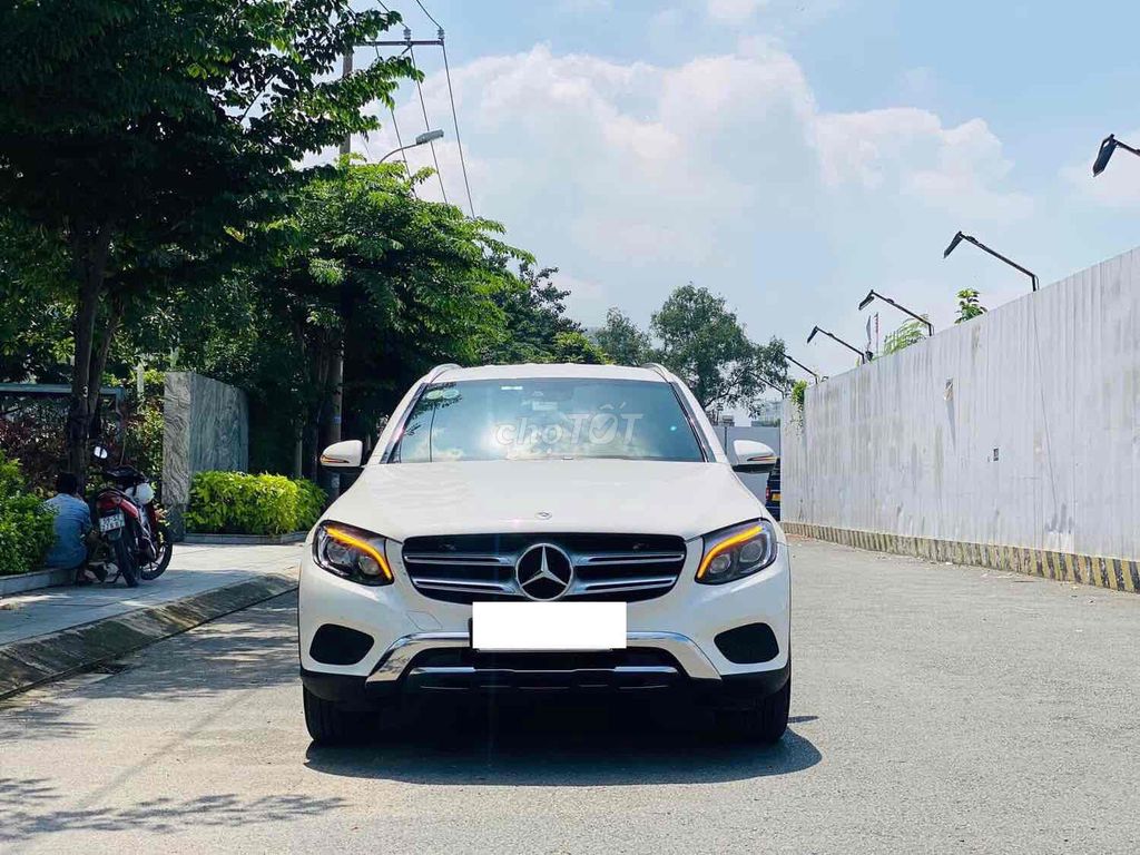 Mercedes GLC250 4MATIC 1 chủ lướt 5.200km bao test